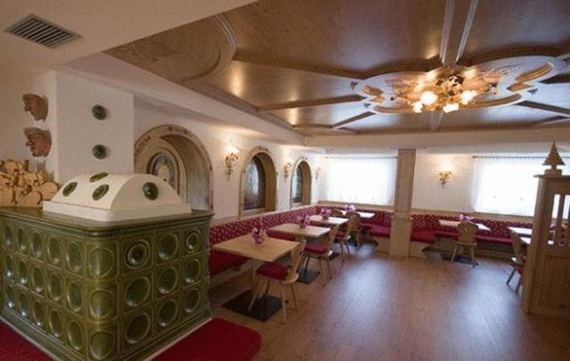 Hotel Zirmes Moena Ngoại thất bức ảnh
