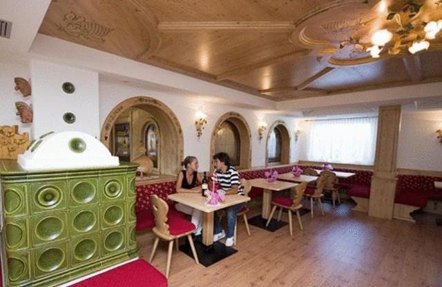 Hotel Zirmes Moena Ngoại thất bức ảnh