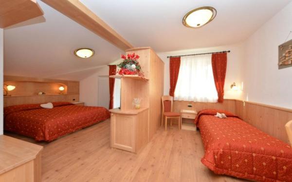 Hotel Zirmes Moena Ngoại thất bức ảnh