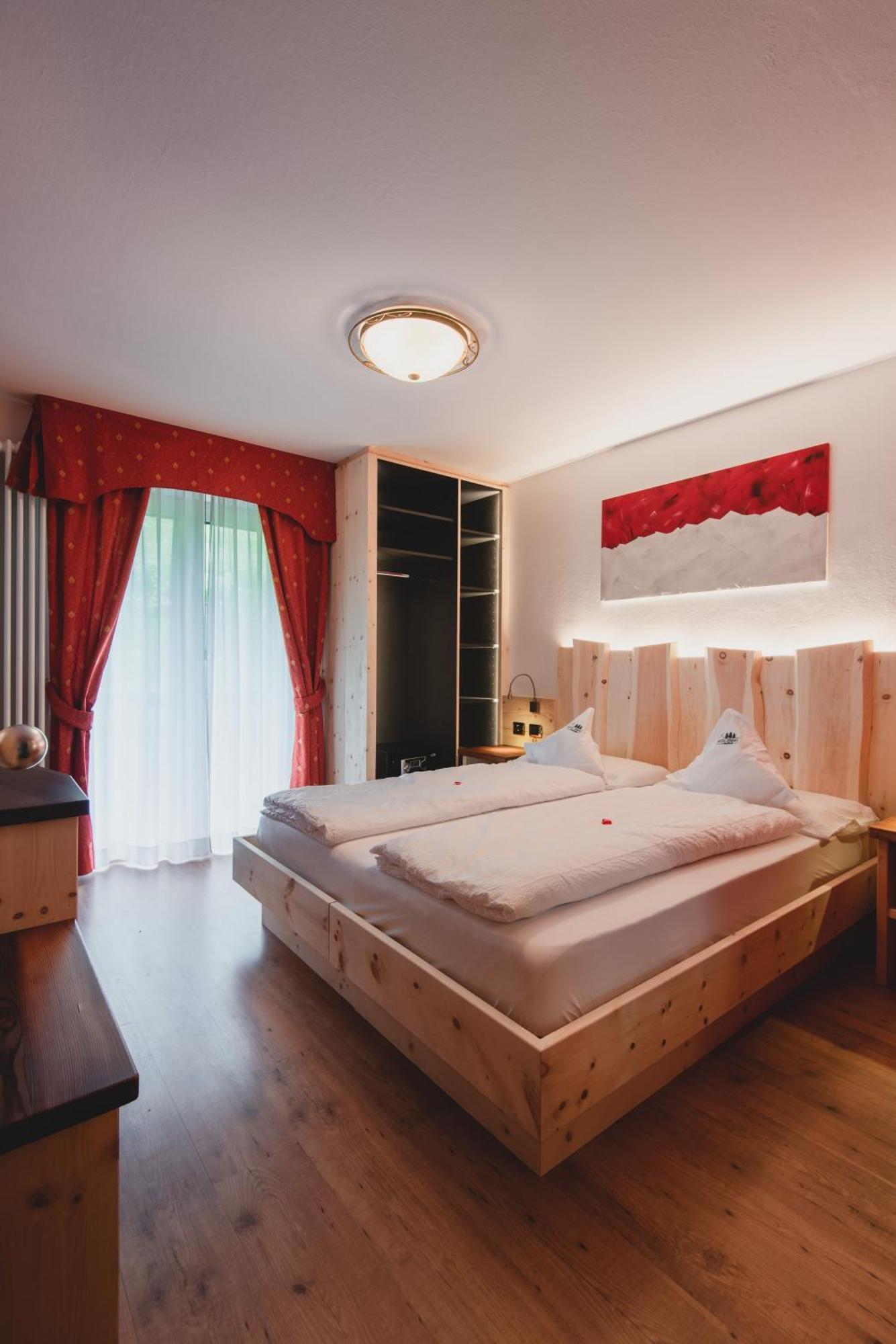 Hotel Zirmes Moena Ngoại thất bức ảnh