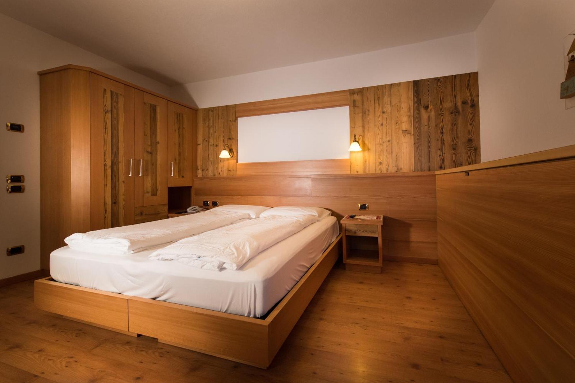 Hotel Zirmes Moena Ngoại thất bức ảnh