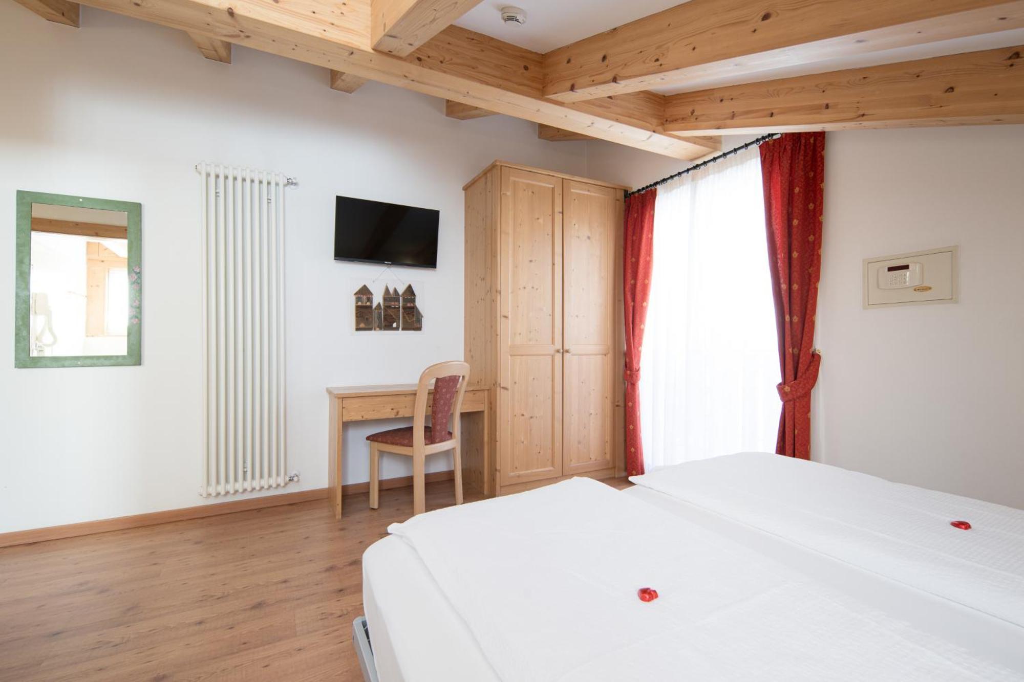 Hotel Zirmes Moena Ngoại thất bức ảnh
