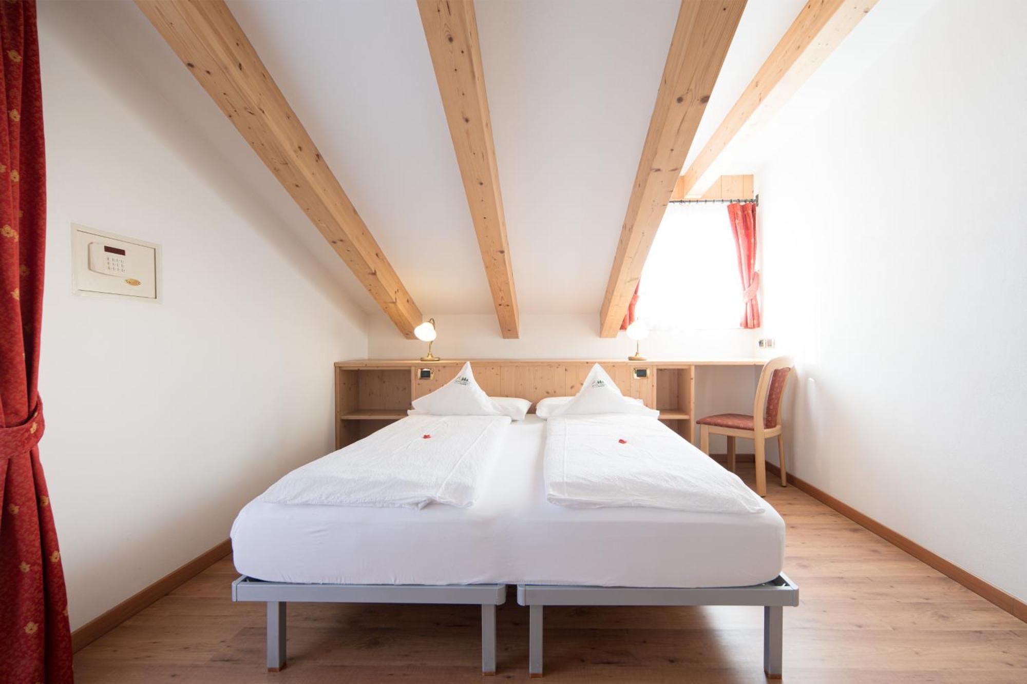 Hotel Zirmes Moena Ngoại thất bức ảnh