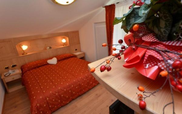 Hotel Zirmes Moena Ngoại thất bức ảnh
