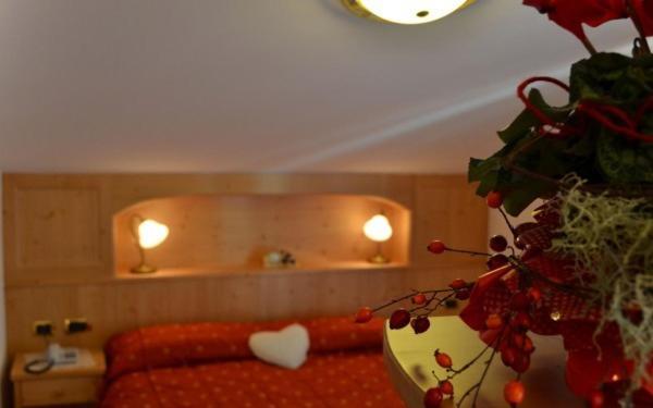 Hotel Zirmes Moena Ngoại thất bức ảnh