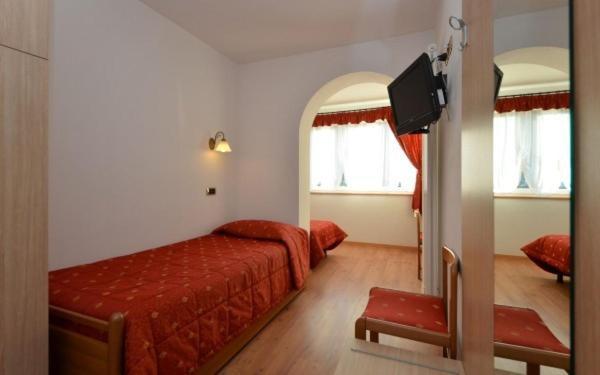 Hotel Zirmes Moena Ngoại thất bức ảnh