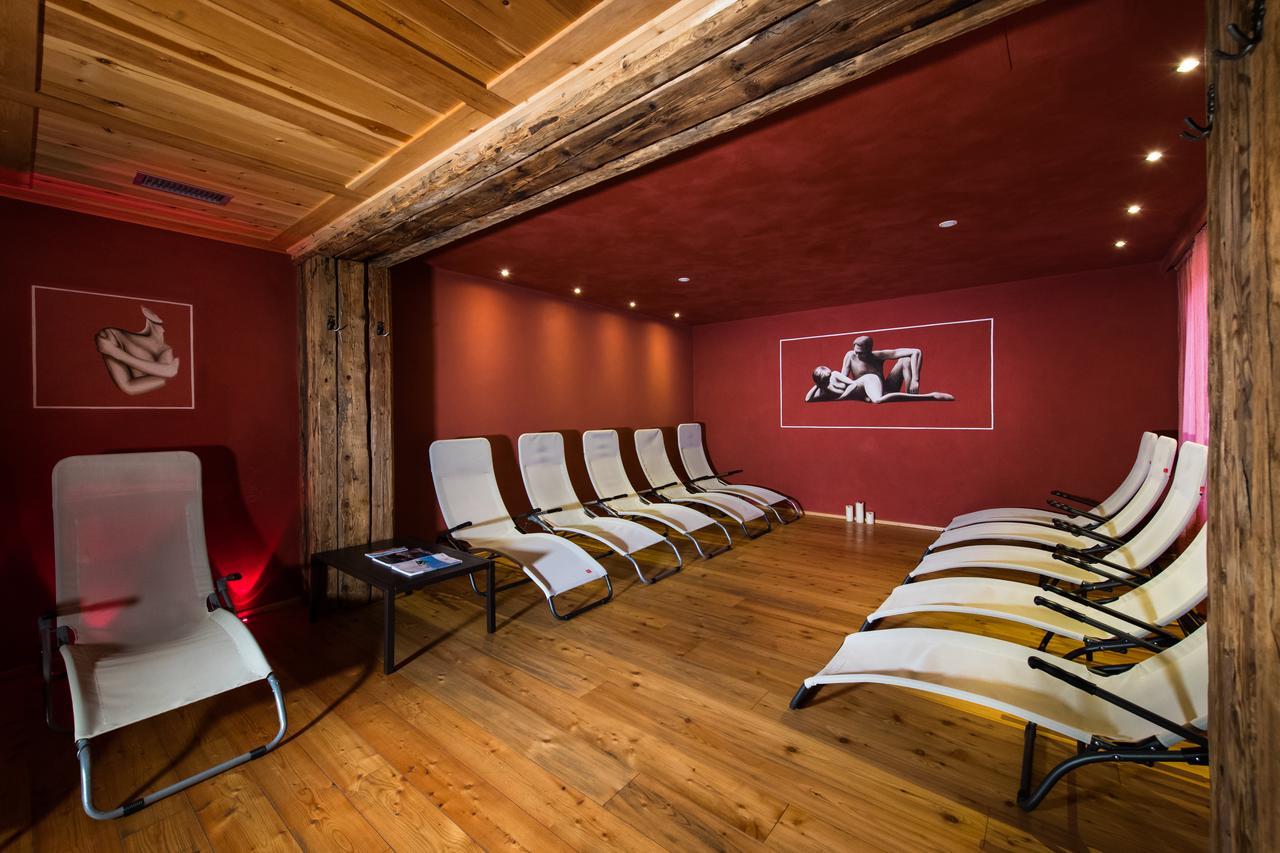 Hotel Zirmes Moena Ngoại thất bức ảnh